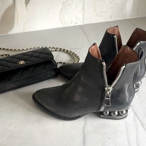 Jeffrey Campbell size 7 black leather boots